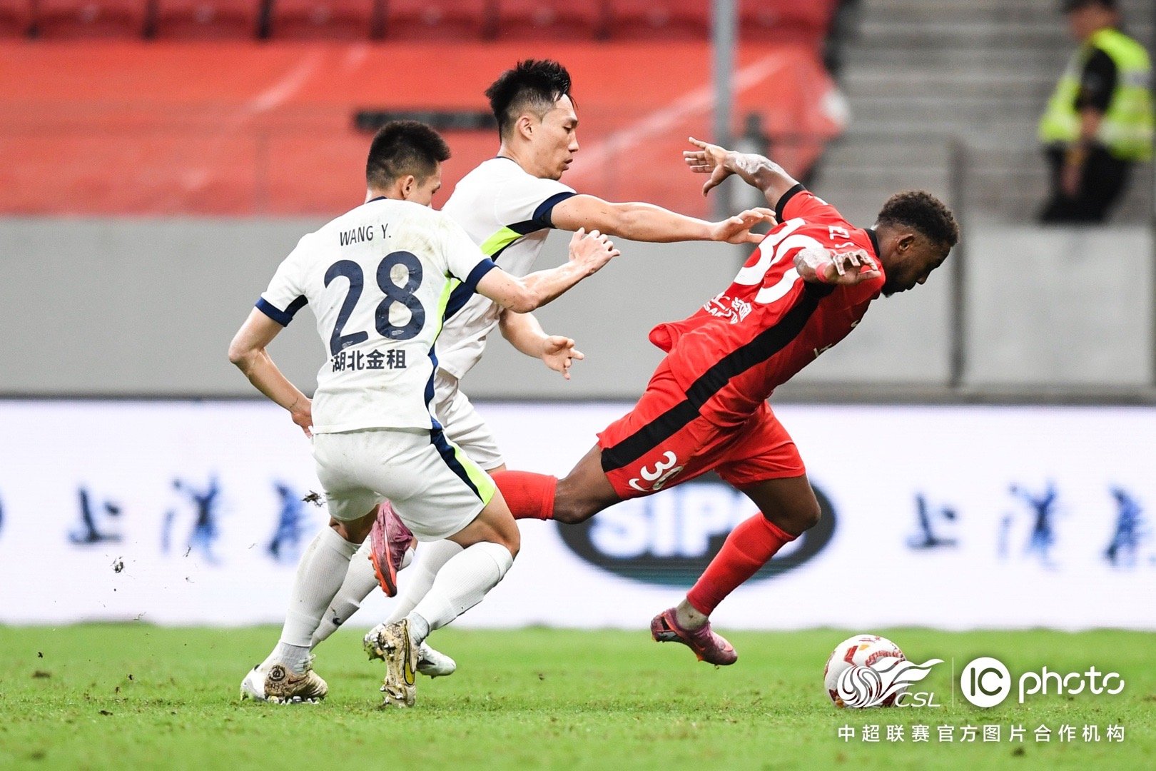 包含中超集结日再迎强敌；底特律活塞迎来里程碑；主帅态度——赛场秩序良好；球探报告显示潜力的词条