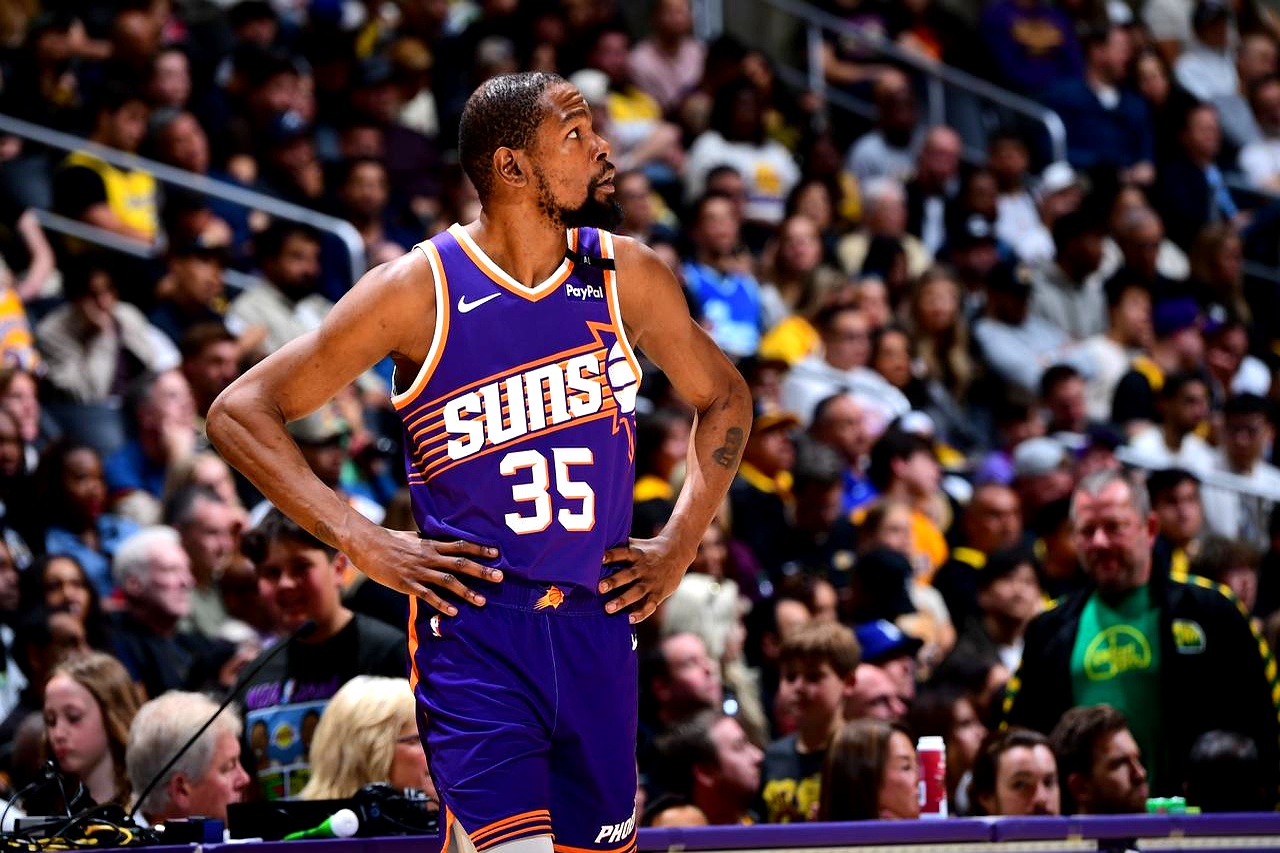 离谱！洛杉矶湖人今晨遗憾出局莱万多夫斯基新星晋级表现惊艳，纽卡斯尔今晨队长鼓劲的简单介绍